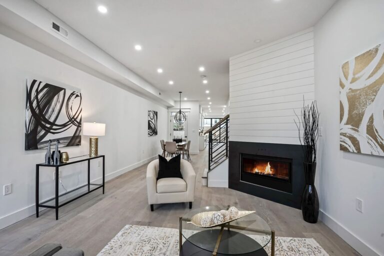 006_516_10TH_ST_SE_313726_585760